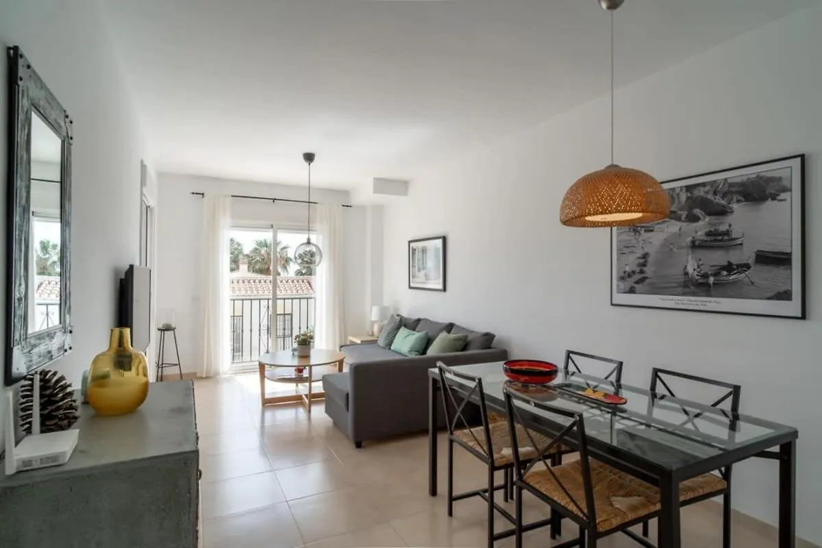 Chimenea Apartamentos Nerja Spagna